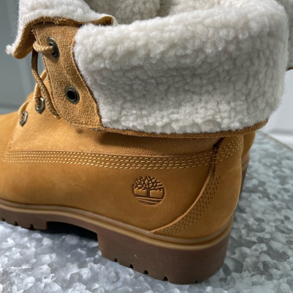 Timberland 6.5-Inch Waterproof Faux Fur Lined Boot (Women’s) Rarely used. - Picture 4 of 10